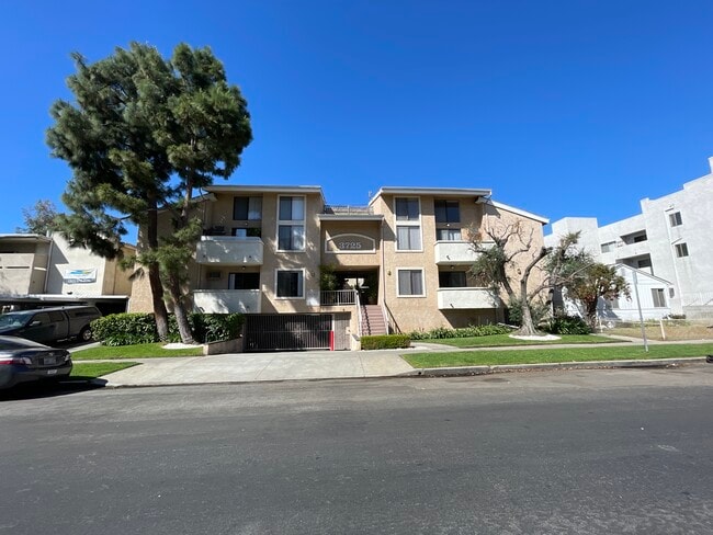 Photo - 3725 Glendon Ave Unit 107