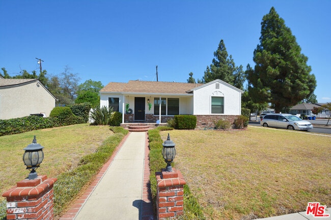 Photo - 16901 Hart St House