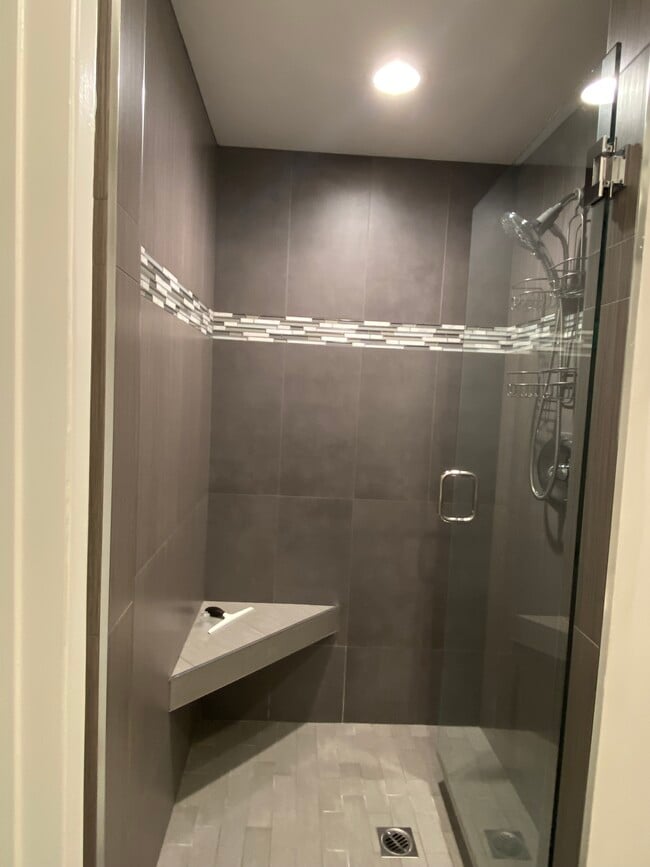 spacious shower - 807 Westholme Ave Unit furnished studio
