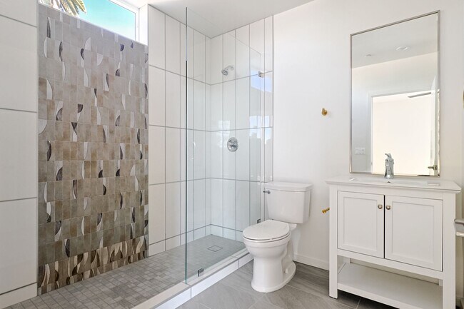 Photo - 14754 Gilmore St Unit #4