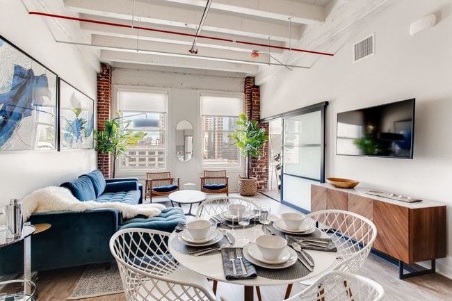 Photo - 625 Broadway