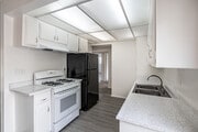 2BR, 2BA - 950SF - Kitchen - Kimberly Arms