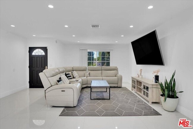 Photo - 6500 Ponce Ave
