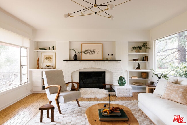 Building Photo - 1575 E Loma Alta Dr