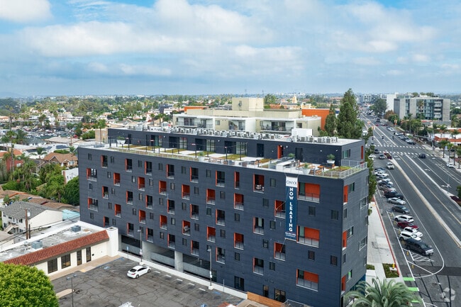 Context - Onyx on Park