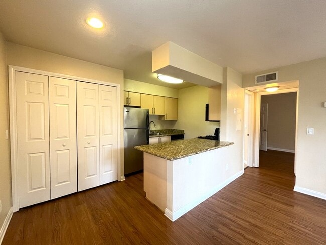 Photo - 1 bed, 1 bath located in Corona!
