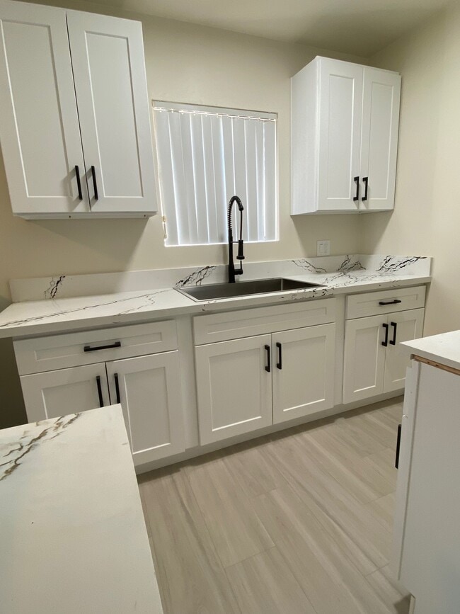 Photo - 626 E Chevy Chase Dr Unit 2