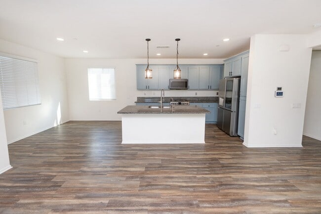 Photo - Amazing 3 Bedroom Condo available now! Totally loaded unit, schedule a tour today!