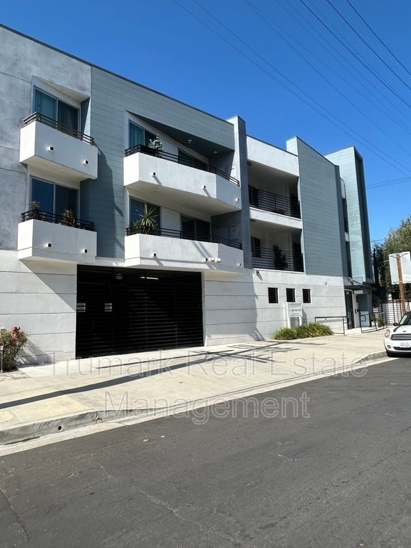 Building Photo - 11408 Sarah St Unit 205
