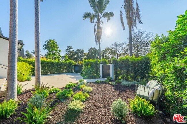 Photo - 1222 S Genesee Ave