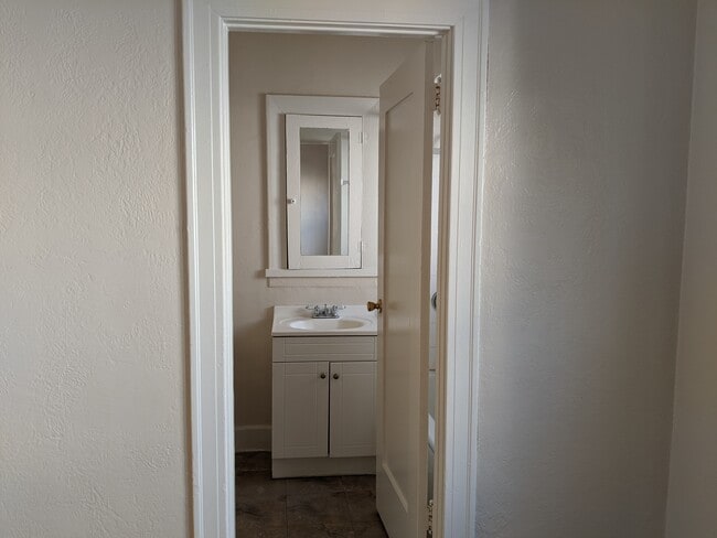 Bathroom - 206 N New Hampshire Ave Unit 12