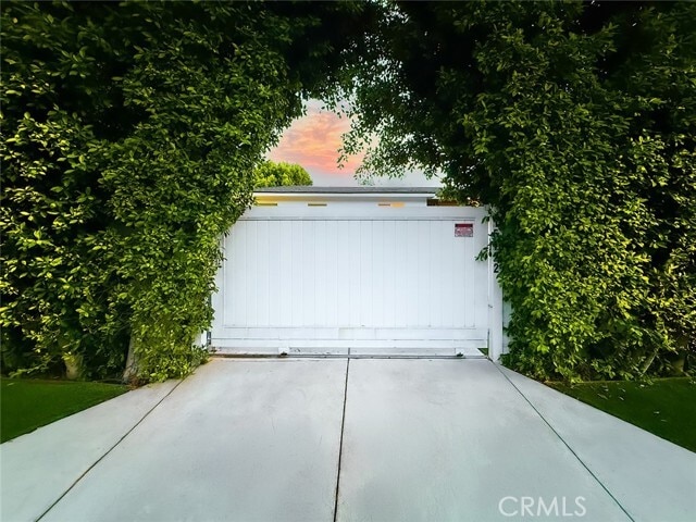 Photo - 15722 Magnolia Blvd
