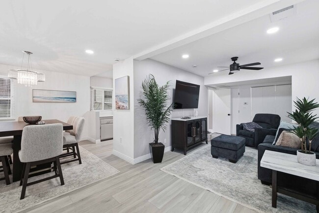 Building Photo - 1918 Marshallfield Ln Unit B