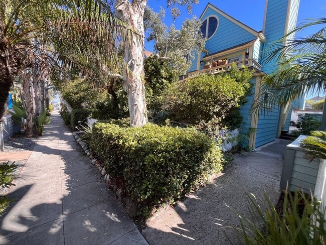 Building Photo - Mission Beach, 2 bedroom, 2 bathroom, with...