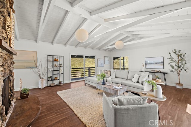 Photo - 696 Mystic View