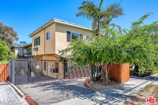 Photo - 1648 Edgecliffe Dr Apartment Unit 1