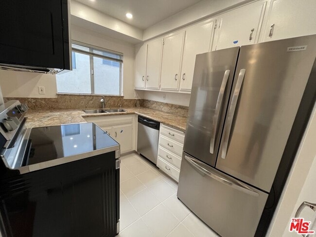 Photo - 11937 Darlington Ave Unit 4