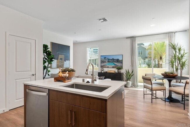 Building Photo - 5015 Avenida Lugano