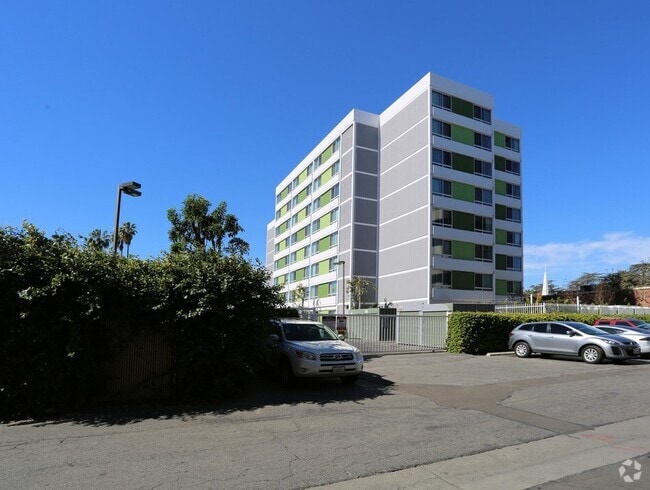 Building Photo - 14650 Sherman Way Unit 14650 Rental