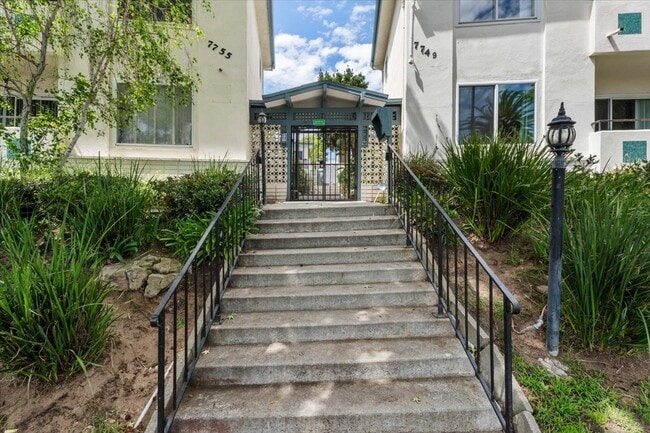 Photo - 7749-7755 Saint Bernard St