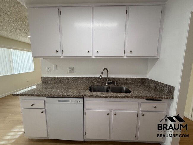 Photo - 5461 Kester Ave Unit 119