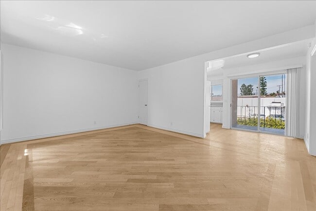 Building Photo - 11661 Erwin St Unit 12