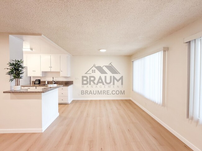 Photo - 6041 Whitsett Ave Unit 205