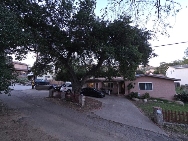 Photo - 23247 Raymond St