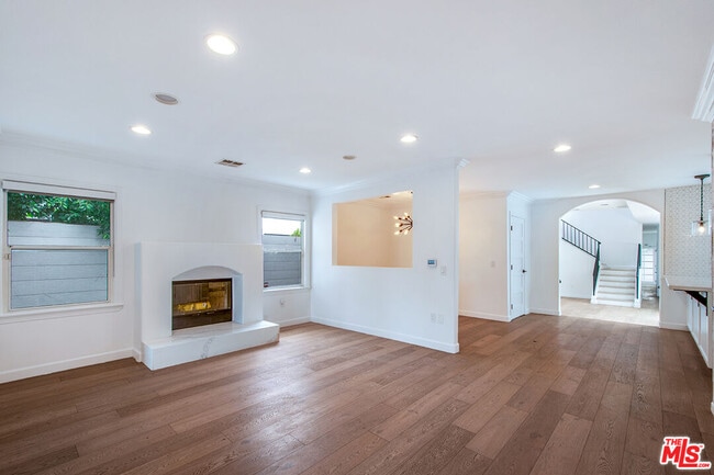Photo - 14828 Morrison St