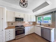 Photo - Beautiful 3B/2BA Home In Fallbrook with La...