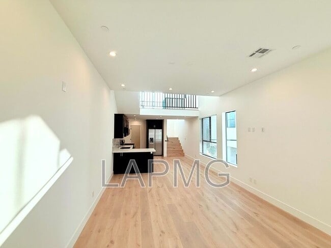 Photo - 3414 London St