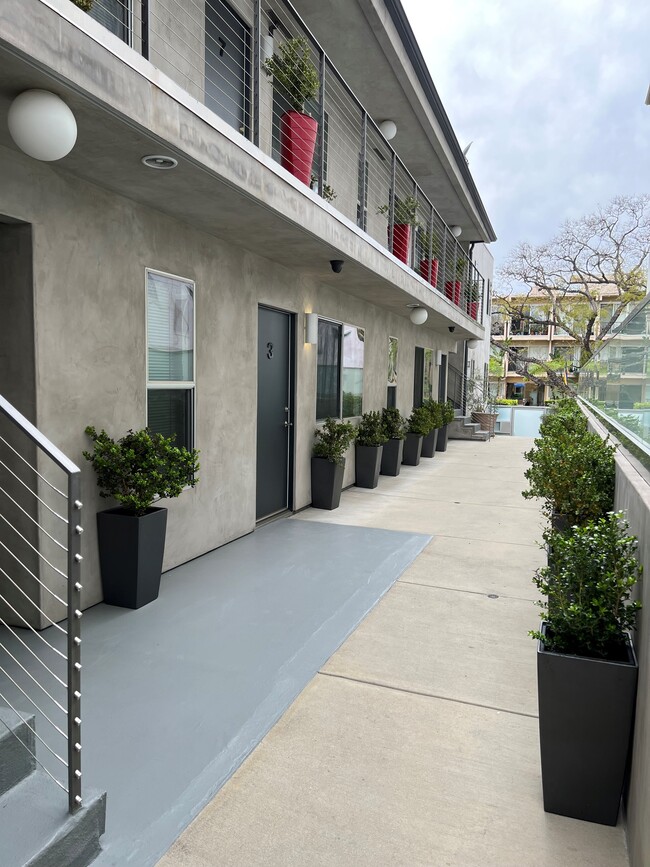 Photo - 1418 N Poinsettia Pl