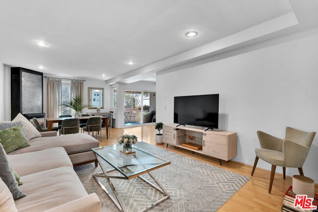 Building Photo - 11789 Montana Ave Unit 15