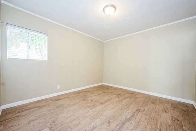 Photo - 3936 Division St