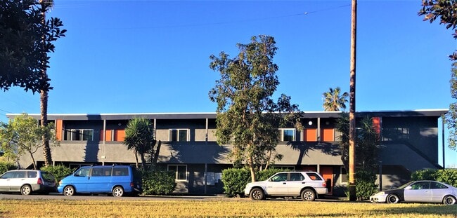 Photo - 5366 San Vicente Blvd Unit 1