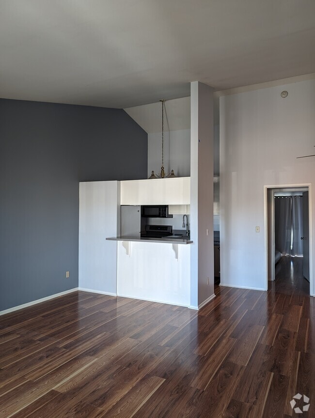 Building Photo - 902 Camino Real Unit 201 Rental
