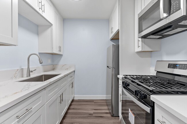 Photo - 1804 W 78th St Unit 4