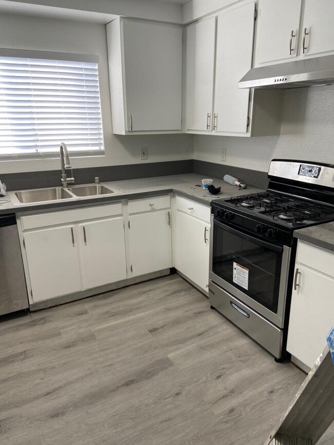 Photo - 230 N Keystone St Unit Apartment B