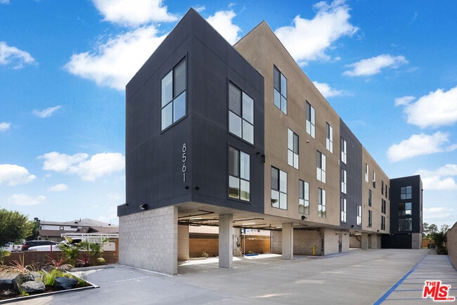 Building Photo - 8561 Belmont St Unit 4