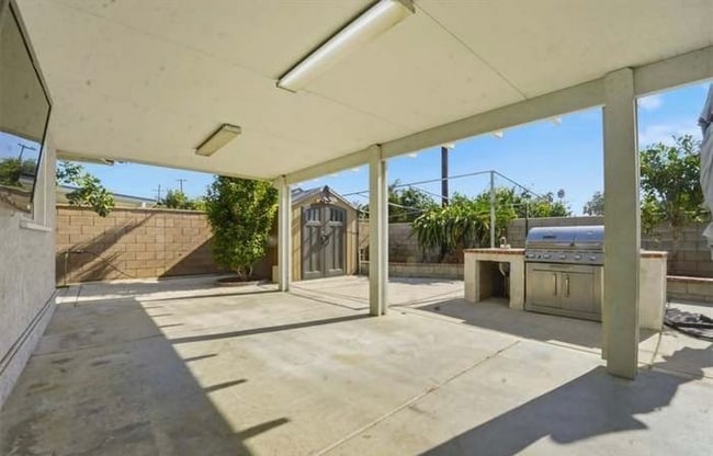 Photo - 10380 Hole Ave