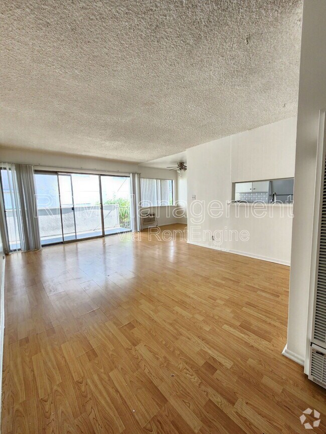 Building Photo - 1538 N Detroit St Unit 8 Rental