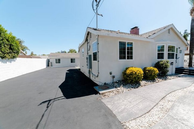 Photo - 14836 Archwood St Unit 14