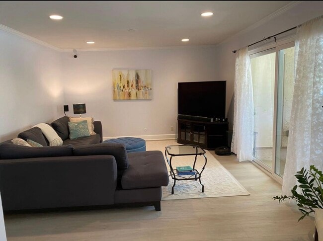 Building Photo - 8503 Villa La Jolla Dr Unit 2 bed 2 bath