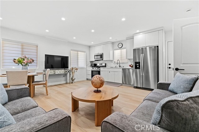 Building Photo - 6712 Ventura Canyon Ave