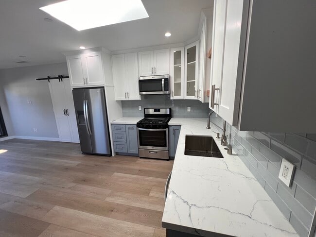 Building Photo - 2901 Virginia Ave Unit B