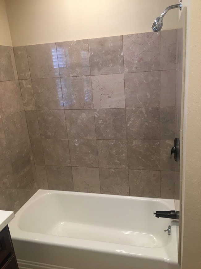Bathroom - 1510 W 79th St Unit 1510