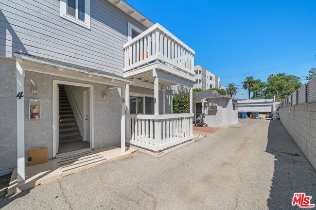 Photo - 14721 Sylvan St Unit 3