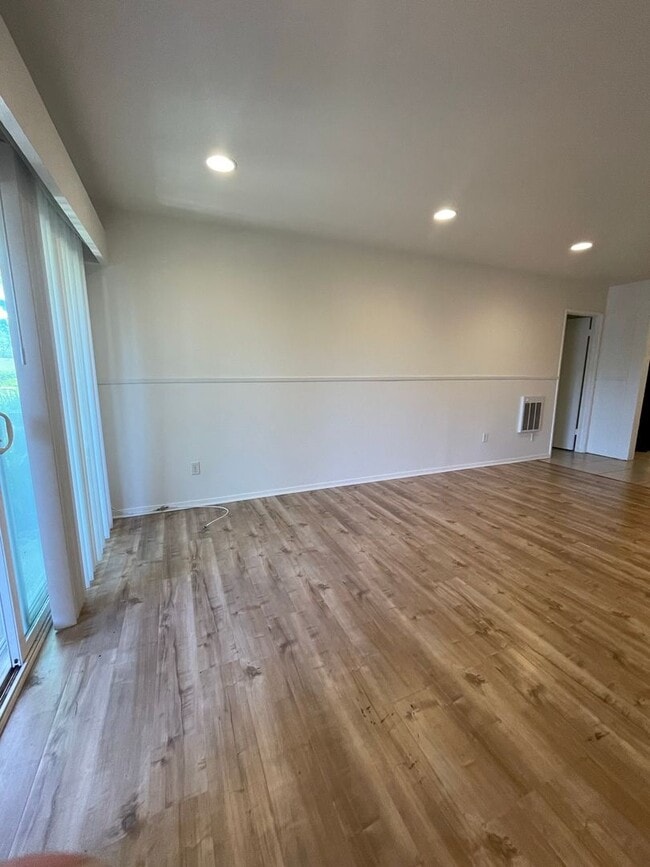 Photo - 1010 W MacArthur Blvd