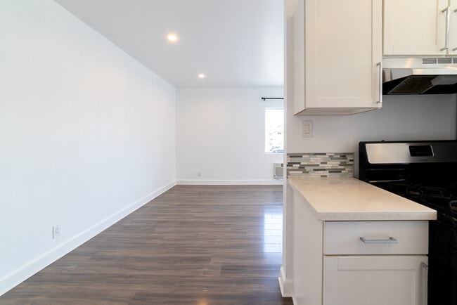 Photo - 319 Heliotrope Dr Unit 2
