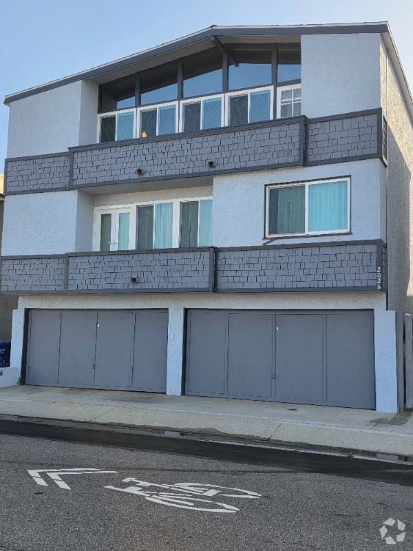 Building Photo - 2026 Hermosa Ave Rental